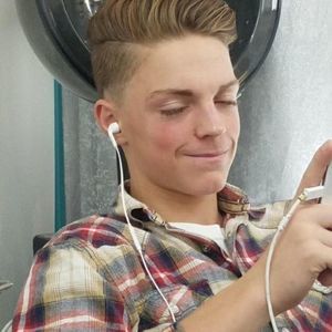 Meet your Posher, Levi